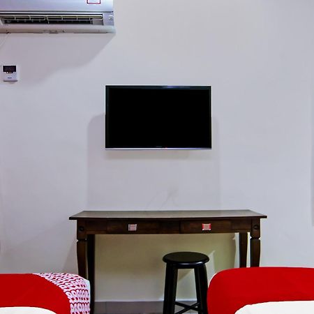 Oyo 44054 Holiday Mansion Inn Сибу Екстериор снимка