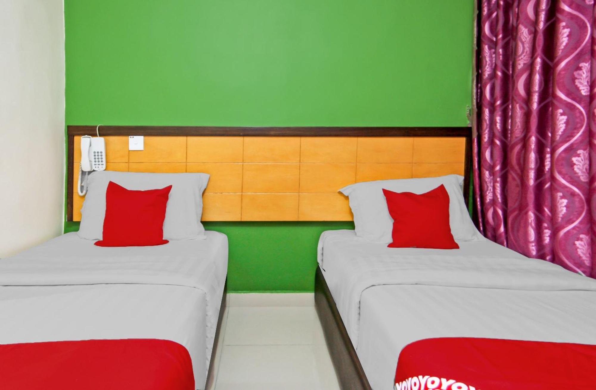 Oyo 44054 Holiday Mansion Inn Сибу Екстериор снимка